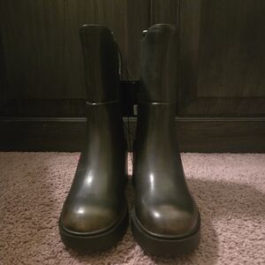 NWT FOREVER 21  boots